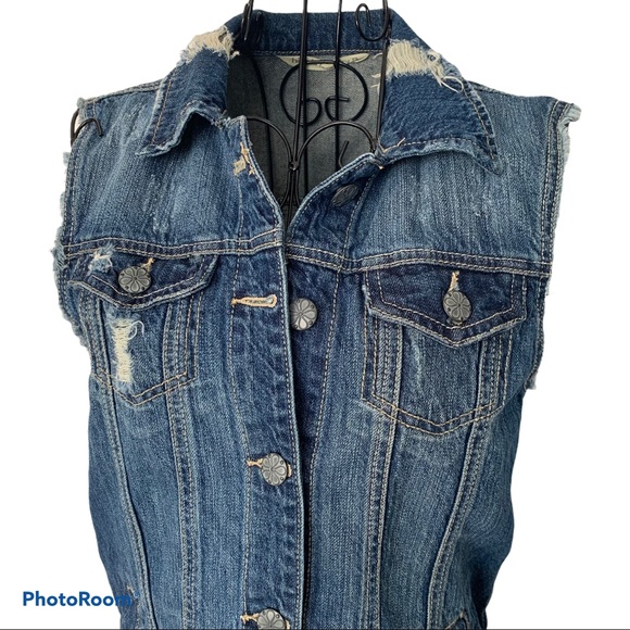 Hippie Laundry Distressed Sleeveless Jean Jacket - Picture 3 of 11